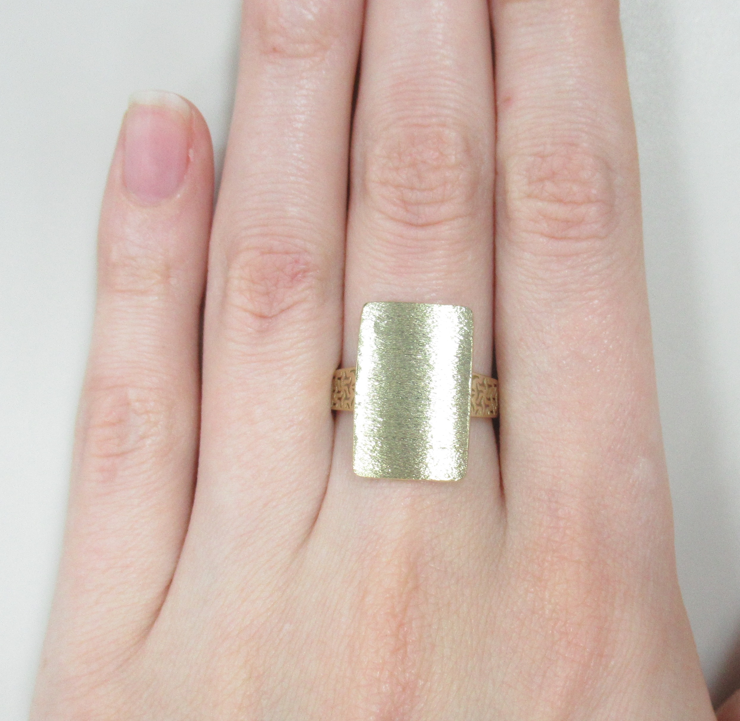 Кольцо из желтого золота